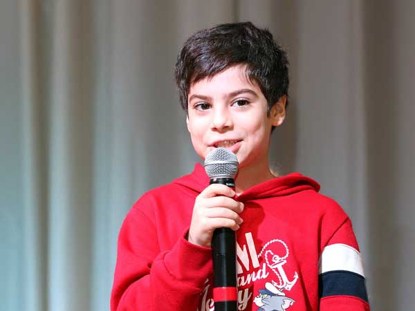 Juara Pertama Lomba Pidato Bahasa Inggris Juara Pertama Lomba Pidato Bahasa Inggris